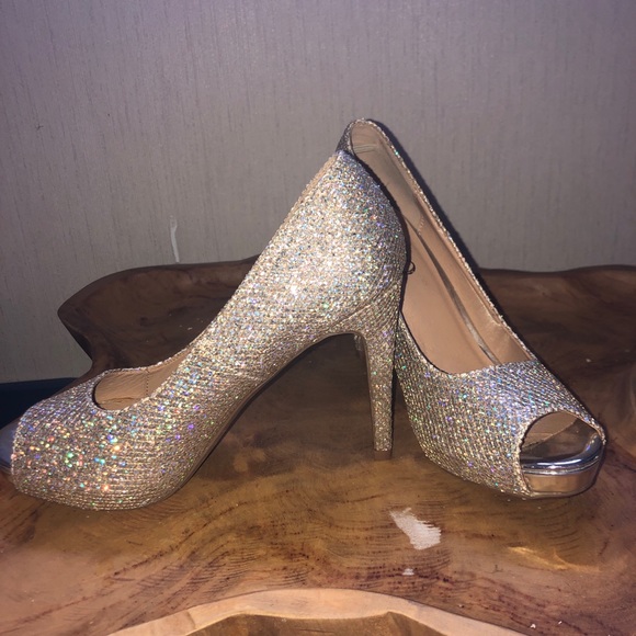 Brand new XOXO sparkly pumps - Picture 2 of 3